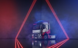 Autocarri Renault Trucks, l'azienda ne prolunga l'uso